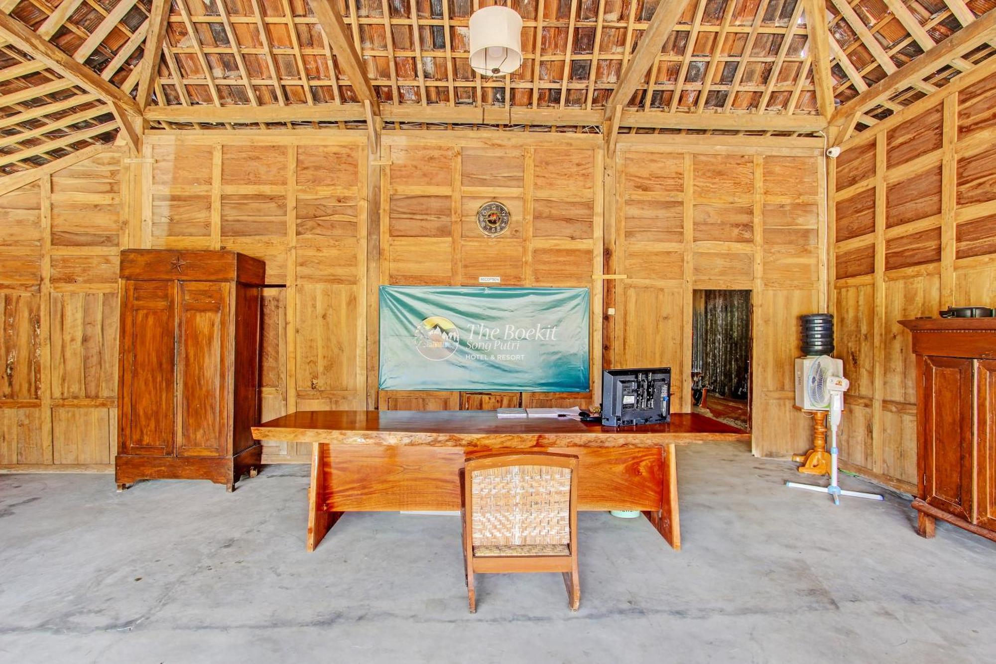 Capital O 93449 The Boekit Song Putri Resort Wonogiri Экстерьер фото
