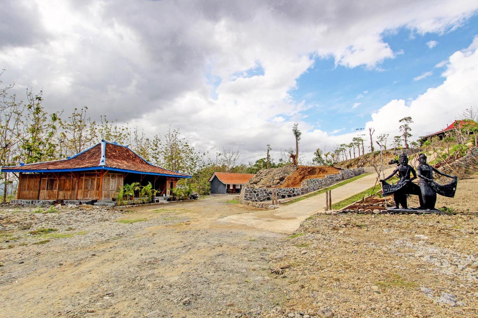 Capital O 93449 The Boekit Song Putri Resort Wonogiri Экстерьер фото